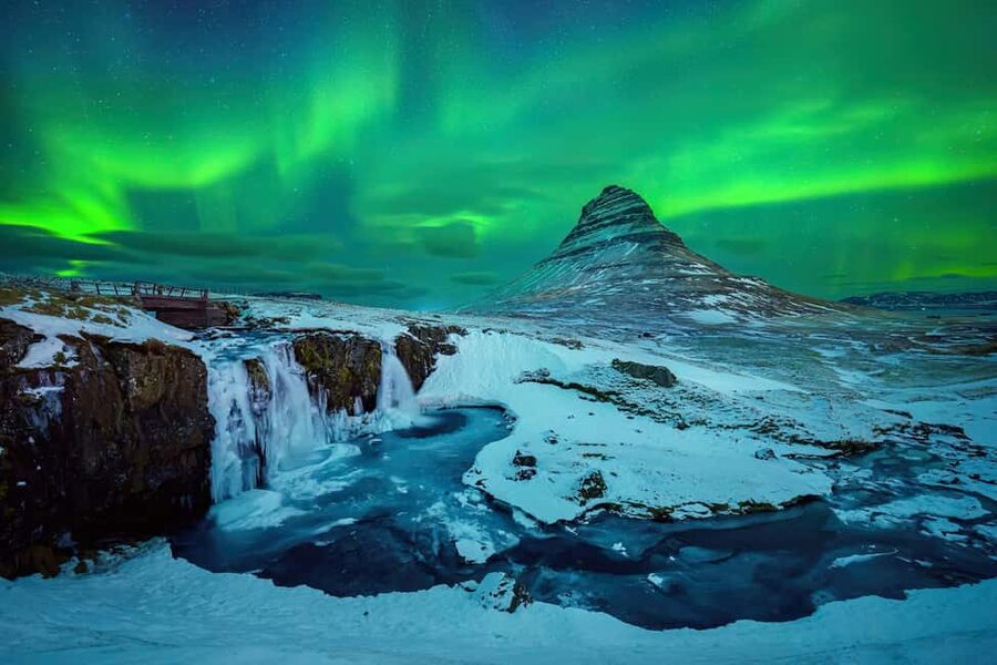 Reykjavik: Northern Lights Tour with Chinese Guide冰岛雷市中文极光团 - Comfort on the road, with sensible limits