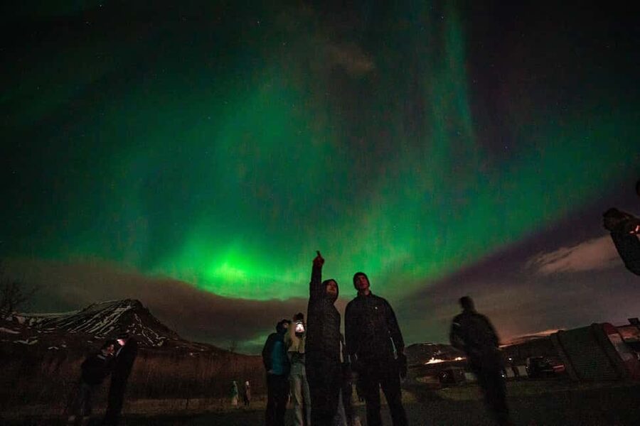 Reykjavik: Northern Lights Tour with Free Photos & Hot Cocoa - Key points to know before booking