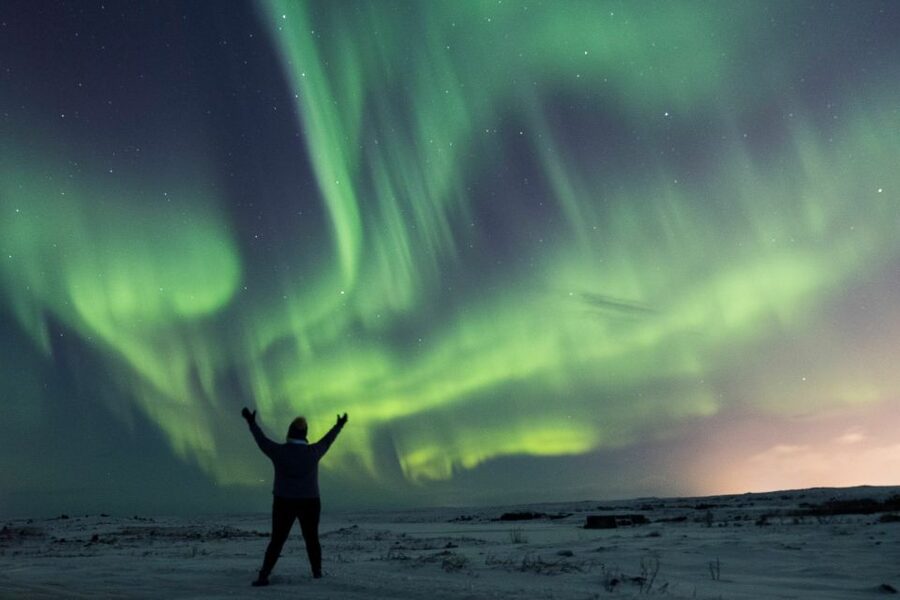 Reykjavik: Northern Lights Tour with Free Photos & Hot Cocoa - Photography help and included digital photos