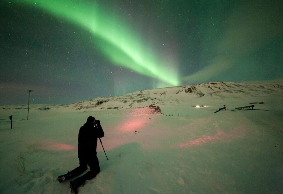 Reykjavik: Northern Lights Tour with Free Photos & Hot Cocoa - How the Northern Lights hunt works