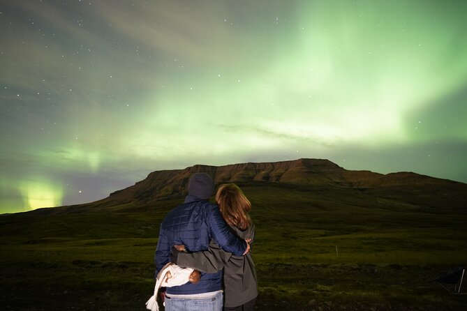 Reykjavik Northern Lights Tour with Pro Aurora Photos Small Group - Why a Northern Lights hunt from Reykjavik makes sense