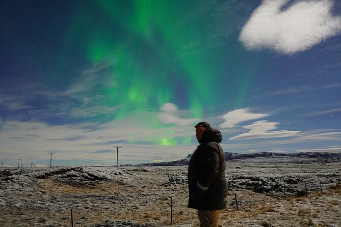 Reykjavik Northern Lights Tour with Pro Aurora Photos Small Group - Professional photos and what they really show
