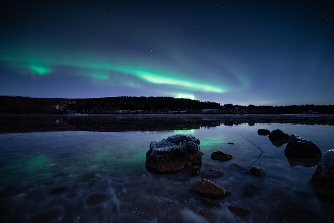 Reykjavik Northern Lights Tour with Professional Photographer - Getting photographs of the Northern Lights