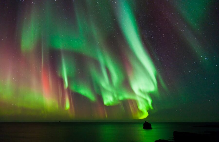 Reykjavik: Premium Northern Lights Tour with Free Photos - Key points at a glance