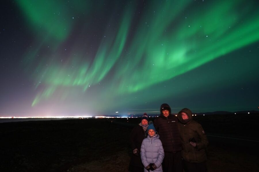 Reykjavik: Premium Northern Lights Tour with Free Photos - Hot chocolate, cinnamon buns, and wool blankets