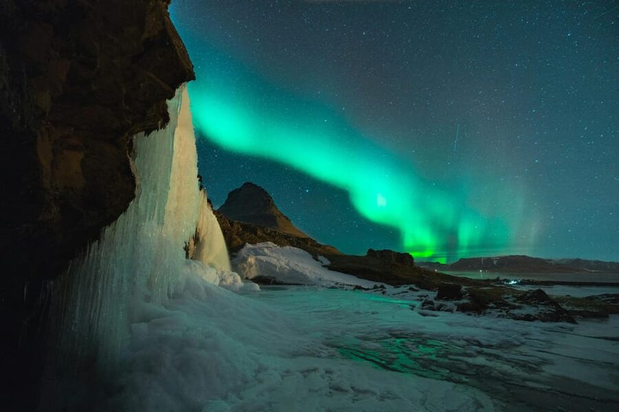 Reykjavik: Small-Group Northern Lights Tour with Pickup - Why the small minibus matters after dark