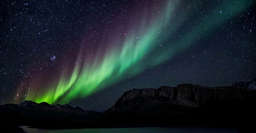 Reykjavik: Small-Group Northern Lights Tour with Pickup - Waiting for the aurora in the Icelandic cold