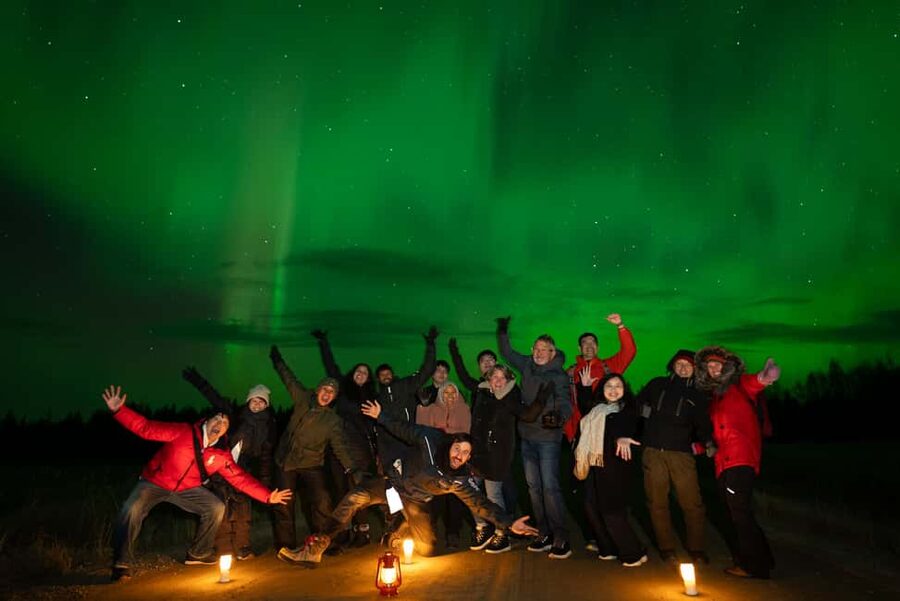 Rovaniemi:%100 Money Back Guarantee Northern Lights Hunting - Hot drinks, snacks, and the waiting game