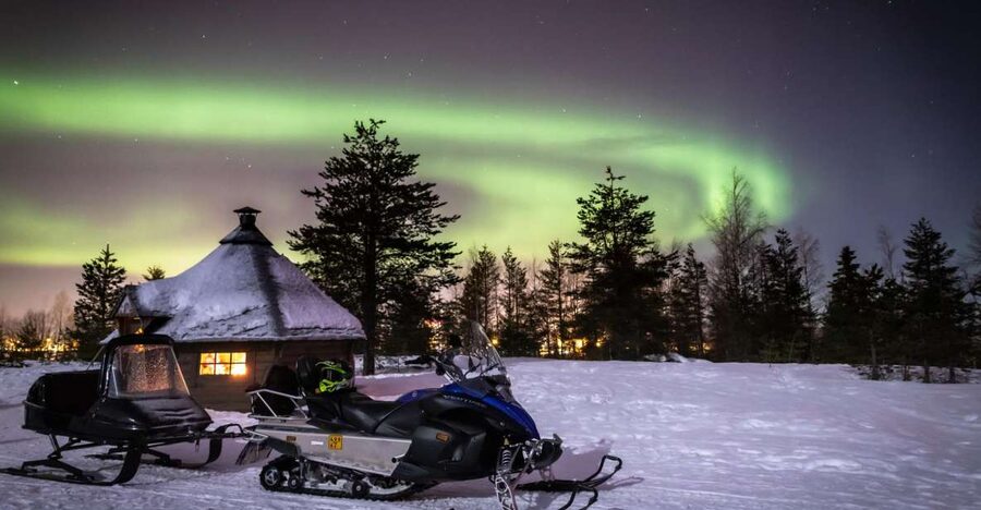 Rovaniemi: Aurora Borealis Snowmobile Safari with Campfire - The campfire stop with juice and cookies