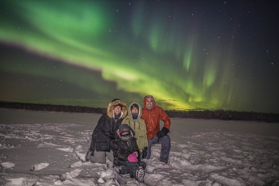 Rovaniemi: Aurora Borealis Tour - The campfire pause with sausages and marshmallows