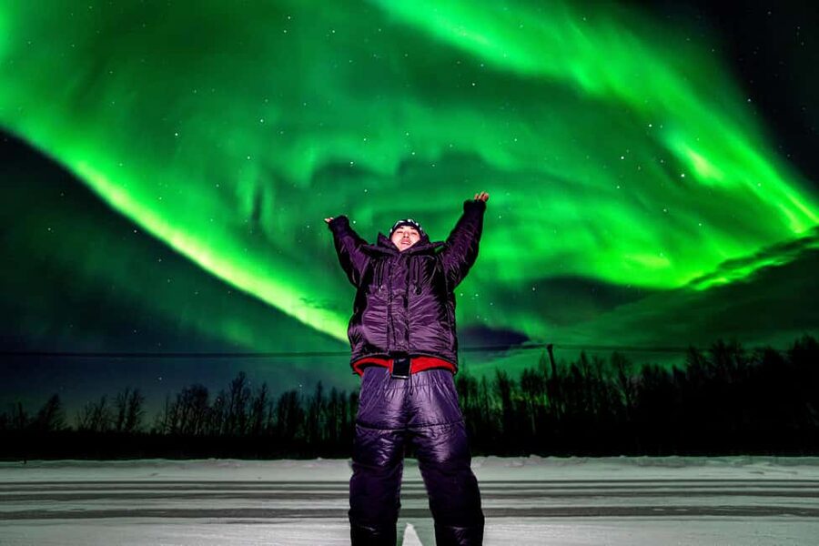 Rovaniemi: Aurora Hunt - Free Photos, 100% Guaranteed Refund - Small group or bus tour?