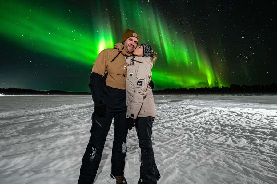Rovaniemi: Aurora Hunt - Free Photos, 100% Guaranteed Refund - The guides are the heart of the night