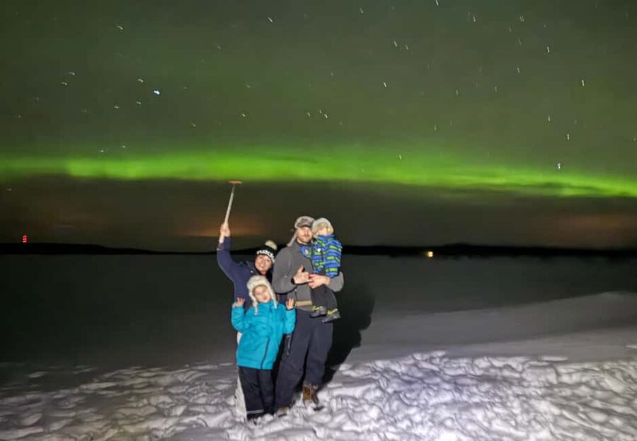 Rovaniemi: Aurora hunting and a fireside BBQ experience - Starting the evening in a minivan