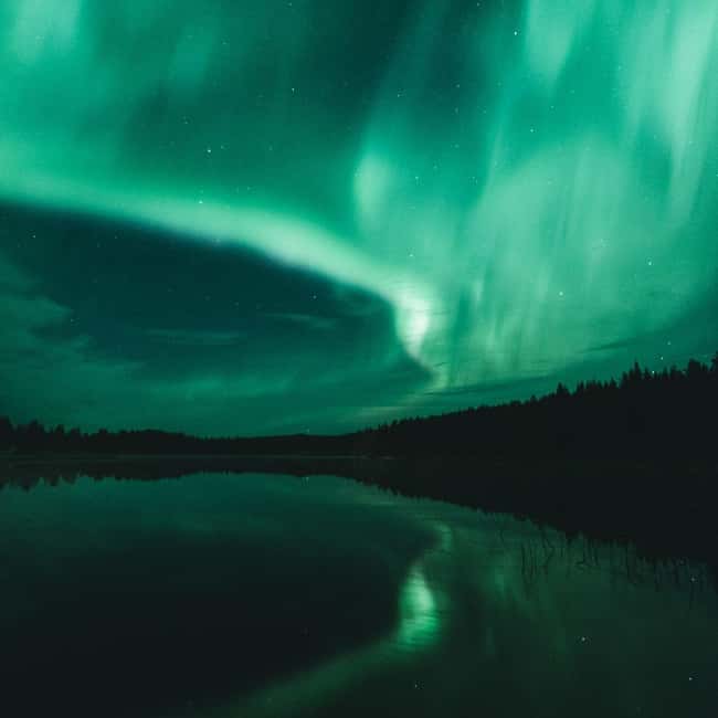 Rovaniemi: Aurora Hunting Photography Tour with BBQ Snacks - How the group size changes the evening