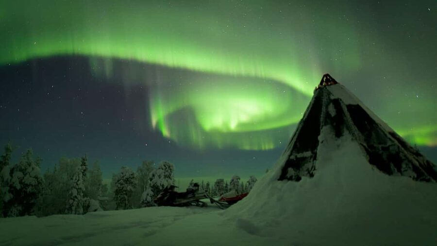 Rovaniemi: Auroras Northern Lights Trip - guaranteed lights - Leaving Rovaniemi’s city glow behind