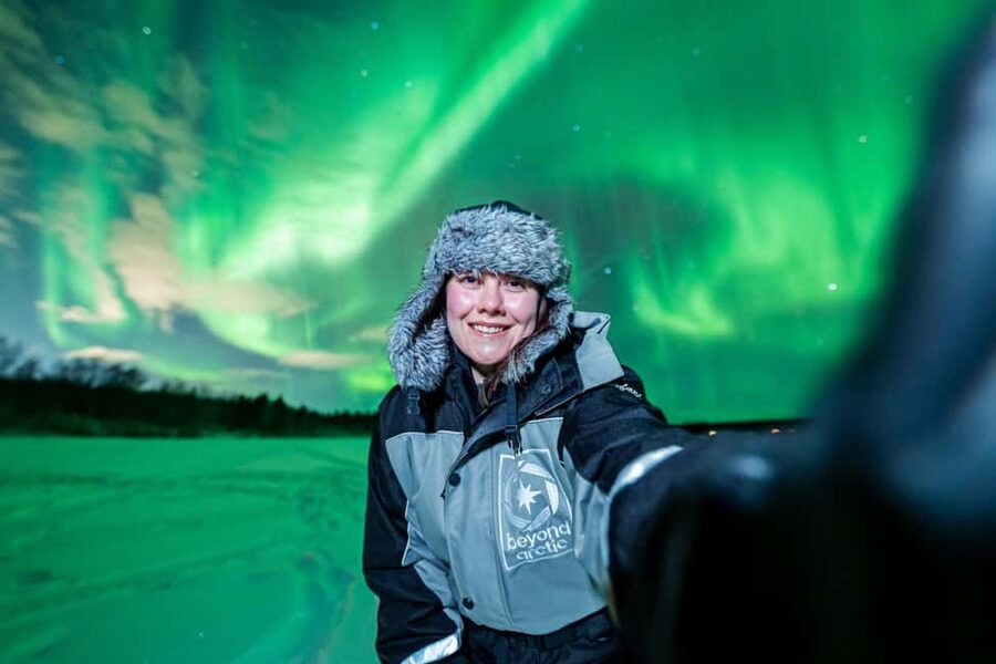Rovaniemi: Best & Original Aurora Experience with Pro Photos - Small groups make the photography easier