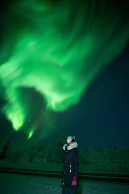 Rovaniemi: Coffee under Northern Lights & Professional Photo - Pick-up in Rovaniemi and the forecast call