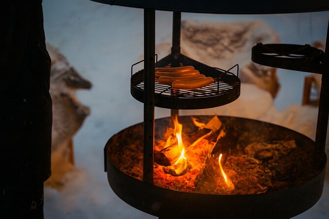 Rovaniemi: Drive New 2025 Snowmobiles - Aurora Adventure - Warm drinks and a simple Lapland barbecue