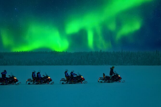 Rovaniemi: Drive New 2025 Snowmobiles - Aurora Adventure - Hotel pickup in a leather-seated 4x4