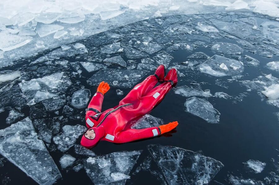 Rovaniemi: Ice Floating Experience with Northern lights - The ride from Rovaniemi takes about 35 minutes