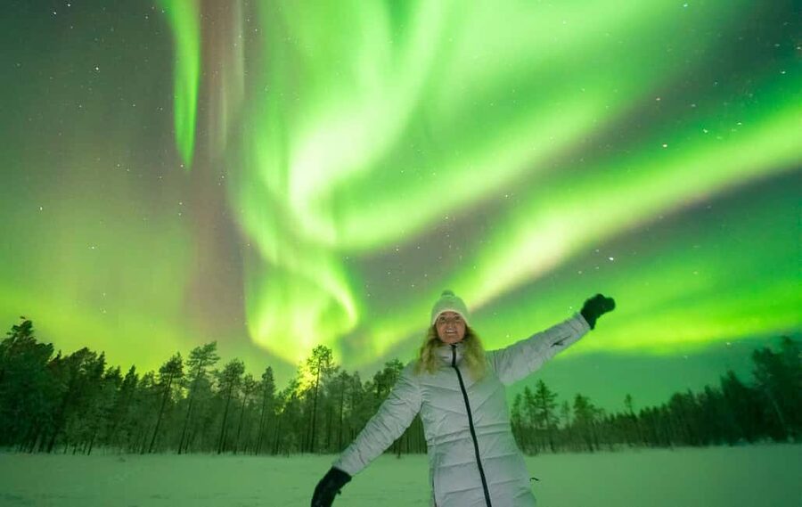 Rovaniemi: Insider Guaranteed Northern Lights Tour + Photos - First viewing area: 90 minutes under the sky