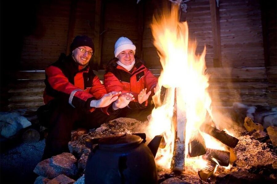 Rovaniemi: Lapland Northern Lights Tour with BBQ - Winter clothing and cold-weather comfort