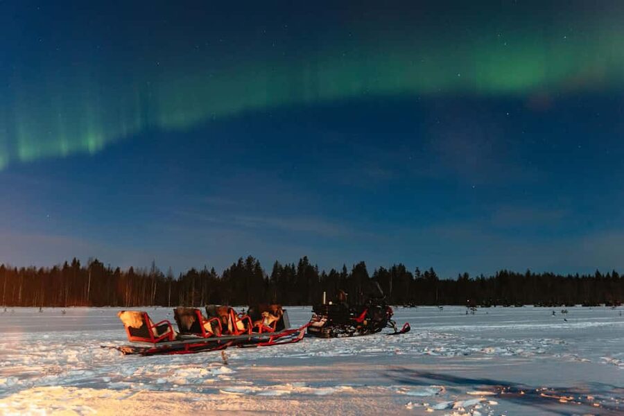 Rovaniemi: Northern Lights Family-Friendly Snowmobile Safari - From Rovakatu 24 into the snowy night