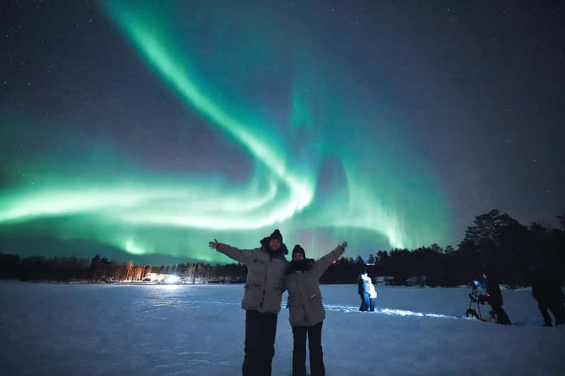 Rovaniemi: Northern Lights Family Tour with Photographer - The drive into darker Arctic skies
