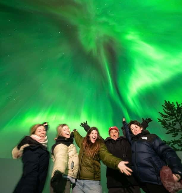 Rovaniemi: Northern Lights Family Tour with Photographer - Meeting in central Rovaniemi and setting off