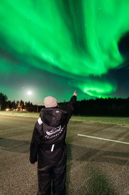 Rovaniemi: Northern Lights Group Tour with Guaranteed View - Meeting in central Rovaniemi