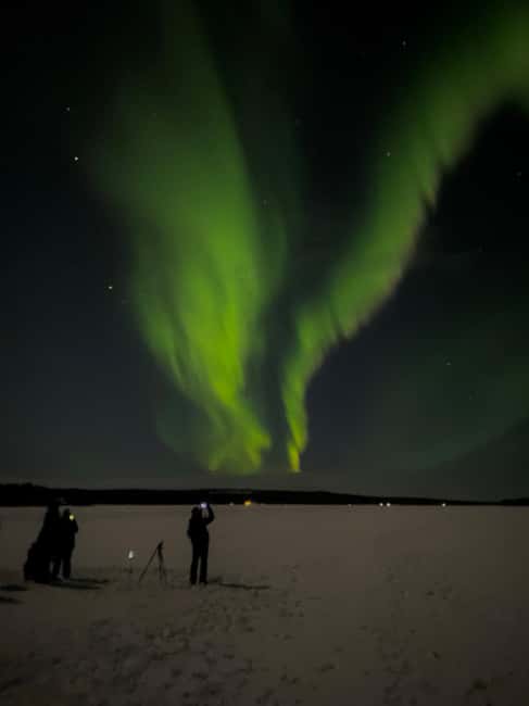 Rovaniemi: Northern Lights Hunt with Local Guides - Through frozen lakes and snowy forests