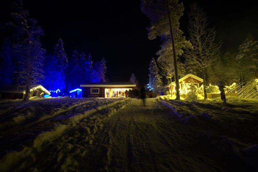 Rovaniemi: Northern Lights Hunting in Lappish old cottage - Lapland stories inside a warm old cottage