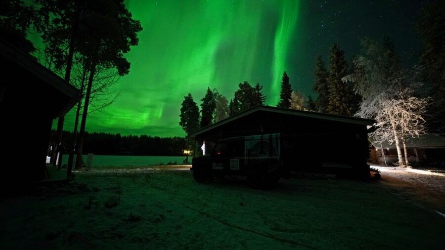 Rovaniemi: Northern Lights Hunting in Lappish old cottage - Open fire, sausages, and a proper pause outdoors