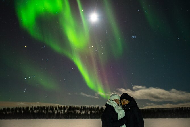 Rovaniemi: Northern lights money back tour - Why the small group size matters