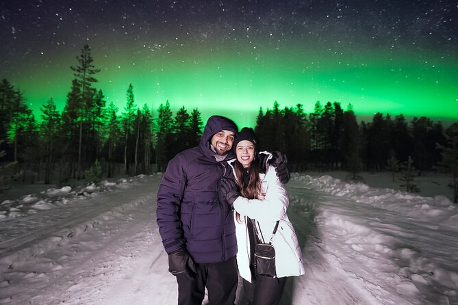 Rovaniemi: Northern Lights Pro Guaranteed - Unlimited (PRIVATE) - Campfire food and the waiting game