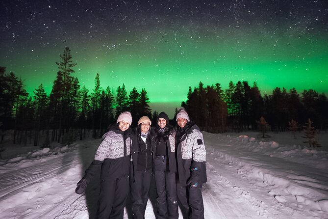 Rovaniemi: Northern Lights Pro Guaranteed - Unlimited (PRIVATE) - Following the forecast instead of roasting marshmallows