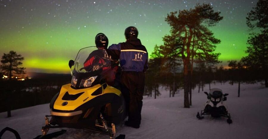 Rovaniemi: Northern Lights Snowmobile Hunt - Getting dressed for the Arctic Circle