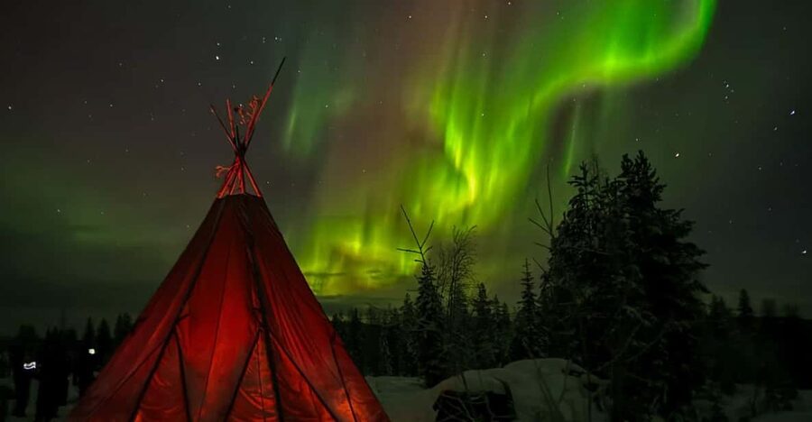 Rovaniemi: Northern Lights Tour at the Campfire - Leaving Rovaniemi In A Warm Layer