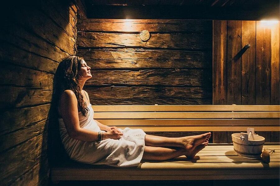 Rovaniemi: Northern Lights Trip with Arctic Sauna & Jacuzzi - How much value do you get for $101?
