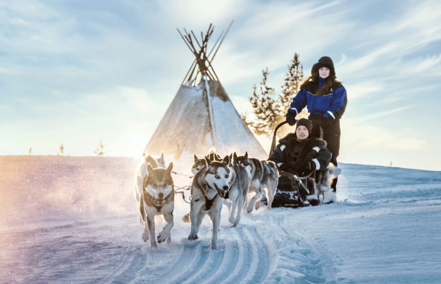 Saariselkä: Husky Safari with Aurora Borealis Hunt - Getting dressed for Arctic conditions