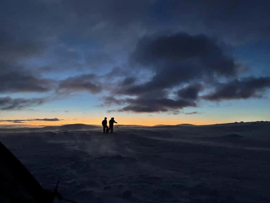 Sälen: Northern Lights Snowshoe Adventure with Pickup - Getting used to snowshoes in the dark