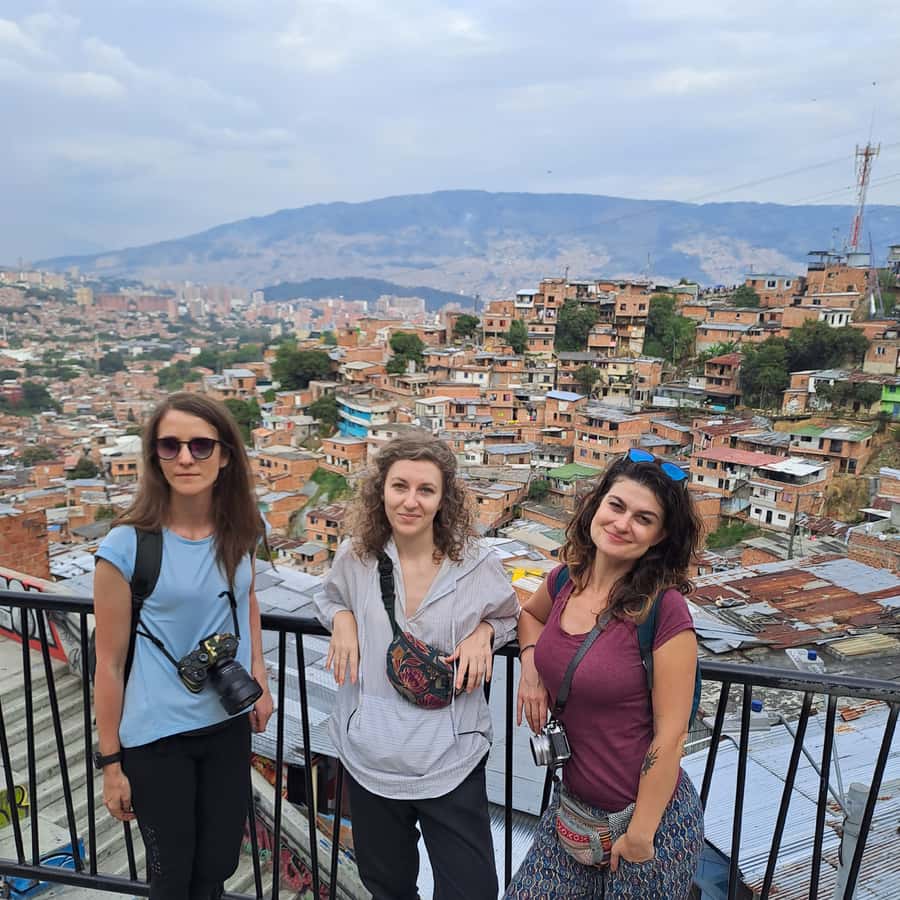 Shared Tour to Comuna 13 & Aurora Cable Car in Medellin - Walking Through Comuna 13’s Difficult Past