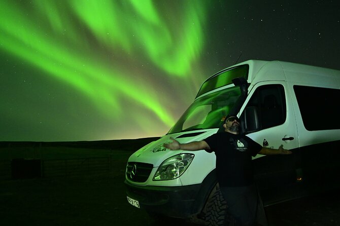 Small-Group Tour: Northern Lights with Photos & Hot Chocolate - What the photo service is really worth