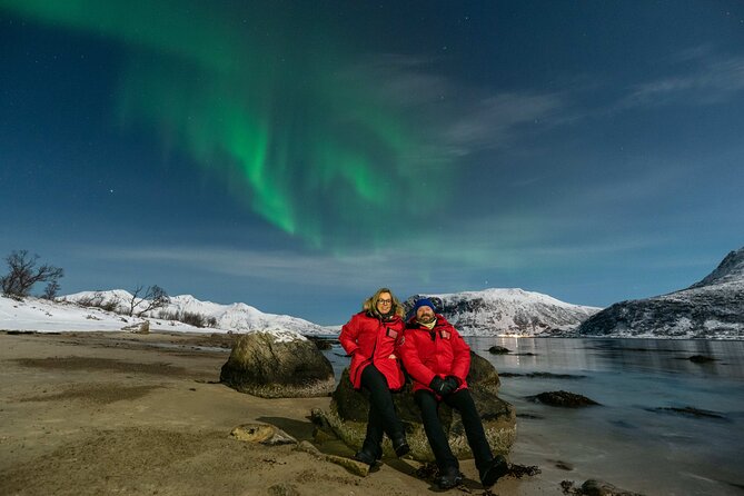 Small Group Tromsø: Northern Lights Chase with Photos and Dinner - Chasing the aurora from Tromsø at 6:30 pm