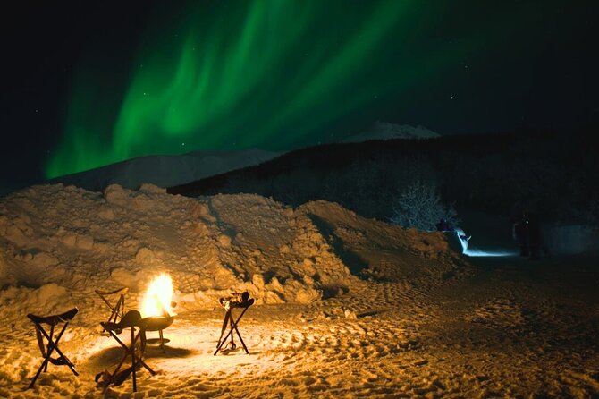 Small Northern Lights Tour Max 8 Guests Pickup and Photography - Quiet viewing spots instead of a crowded bus stop