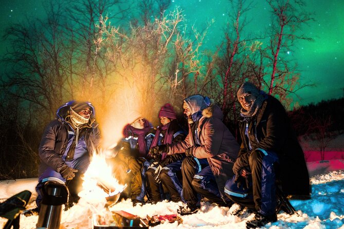 Small Northern Lights Tour Max 8 Guests Pickup and Photography - A campfire with hot chocolate and grilled corn