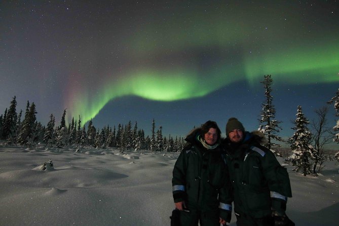 Snowmobile Aurora Expedition with dinner - Dinner in a forest hut by the fire