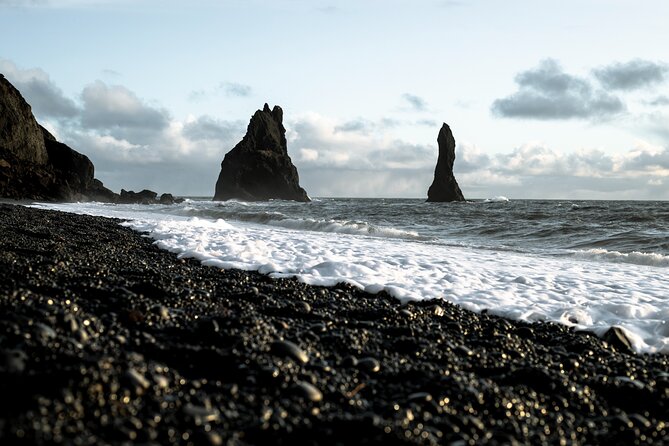 South Iceland Highlights and Northern Lights Combo Full-Day Tour - Seljalandsfoss: the waterfall with a back view