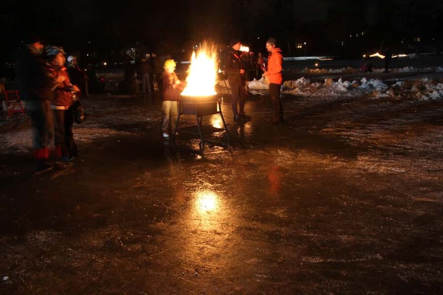Stockholm: Ice Skating with fire & chance of Northern Lights - Who will enjoy this Stockholm winter evening?