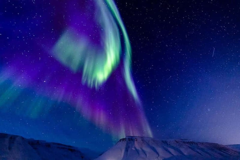 Svalbard: Northern Lights Photography Tour with local expert - Leaving Longyearbyen in the blue van
